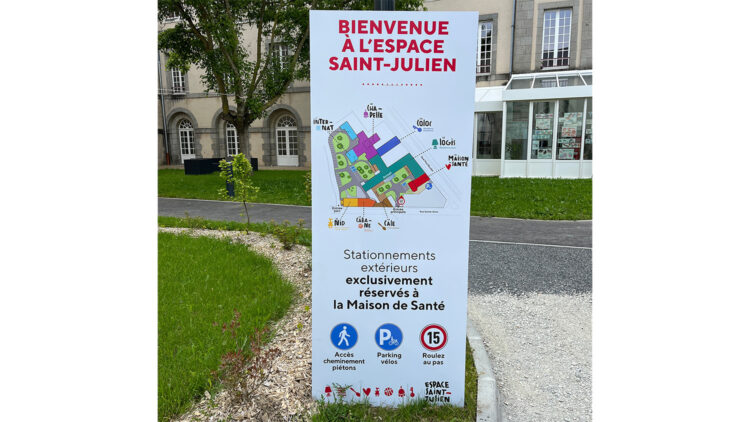 Panneau d'affichage extérieur d'orientation - Résidence sénior Saint-Julien (Laval)