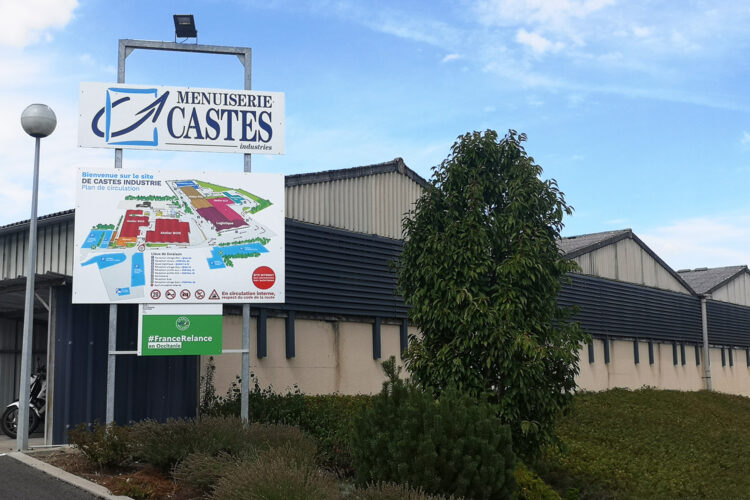 Panneau entrée site industriel - Menuiserie Castes Industrie | Villefranche-de-Rouergue (Aveyron)