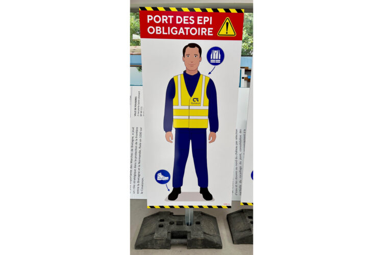 Totem sécurité port des EPI avec socle plastobloc 28 kgd (industrie Guinault 45)